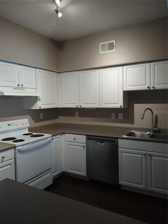 出租: $2,450 (2 贝兹, 2 浴室, 1206 平方英尺)