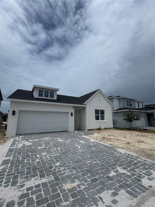 Vendido Recientemente: $587,930 (4 camas, 3 baños, 2345 Pies cuadrados)