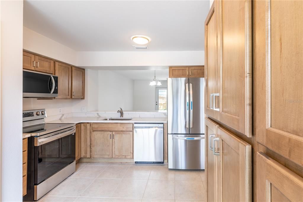 На продажу: $325,000 (3 спален, 2 ванн, 1398 Квадратных фут)