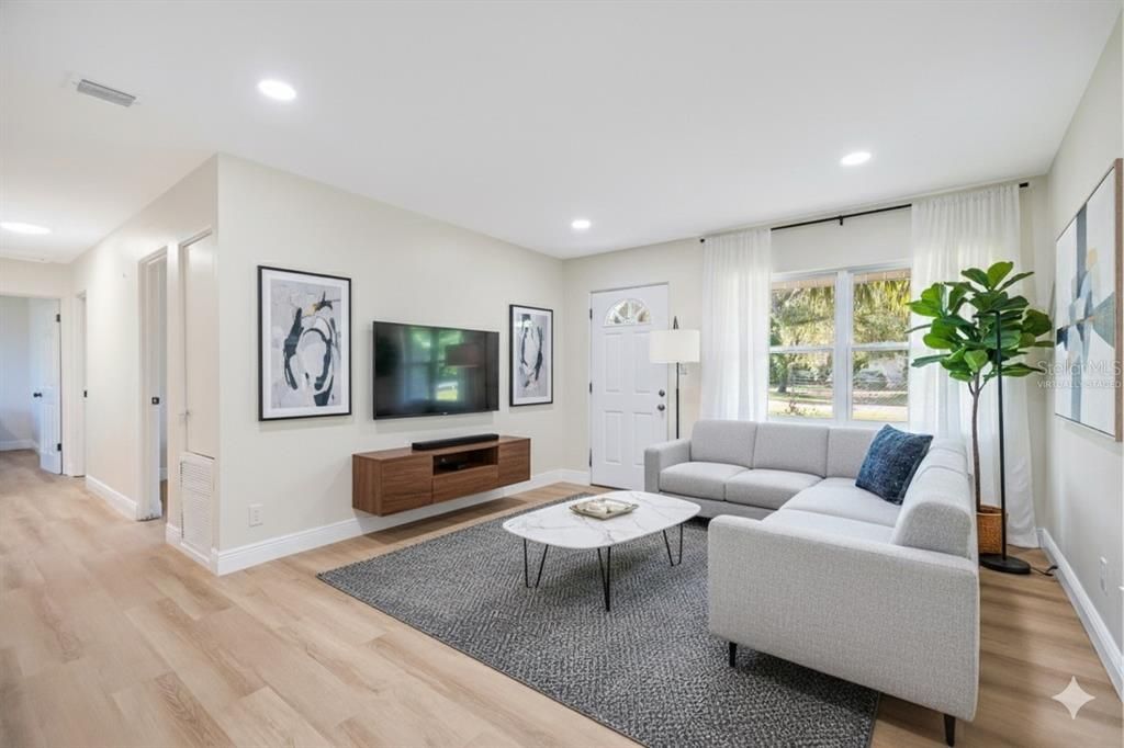 合同活跃: $285,000 (3 贝兹, 2 浴室, 1087 平方英尺)