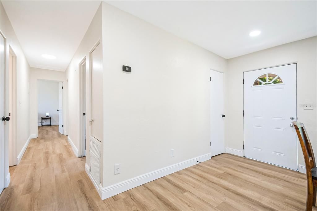 合同活跃: $285,000 (3 贝兹, 2 浴室, 1087 平方英尺)