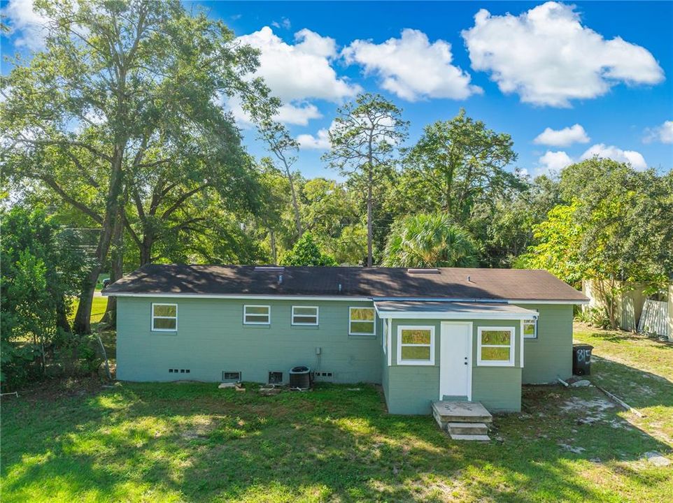 合同活跃: $285,000 (3 贝兹, 2 浴室, 1087 平方英尺)