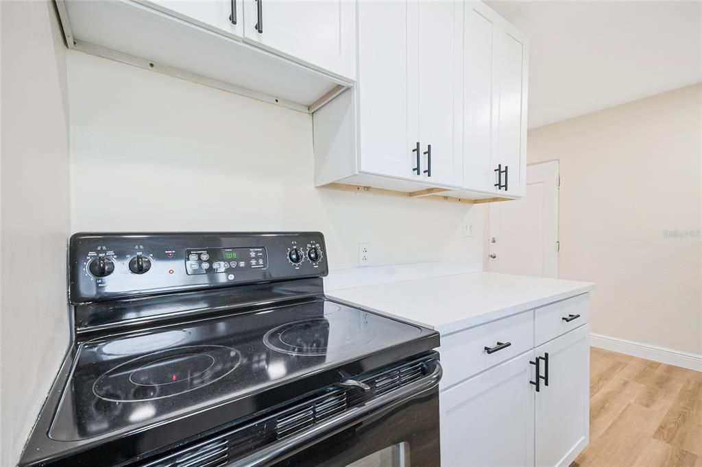 合同活跃: $285,000 (3 贝兹, 2 浴室, 1087 平方英尺)