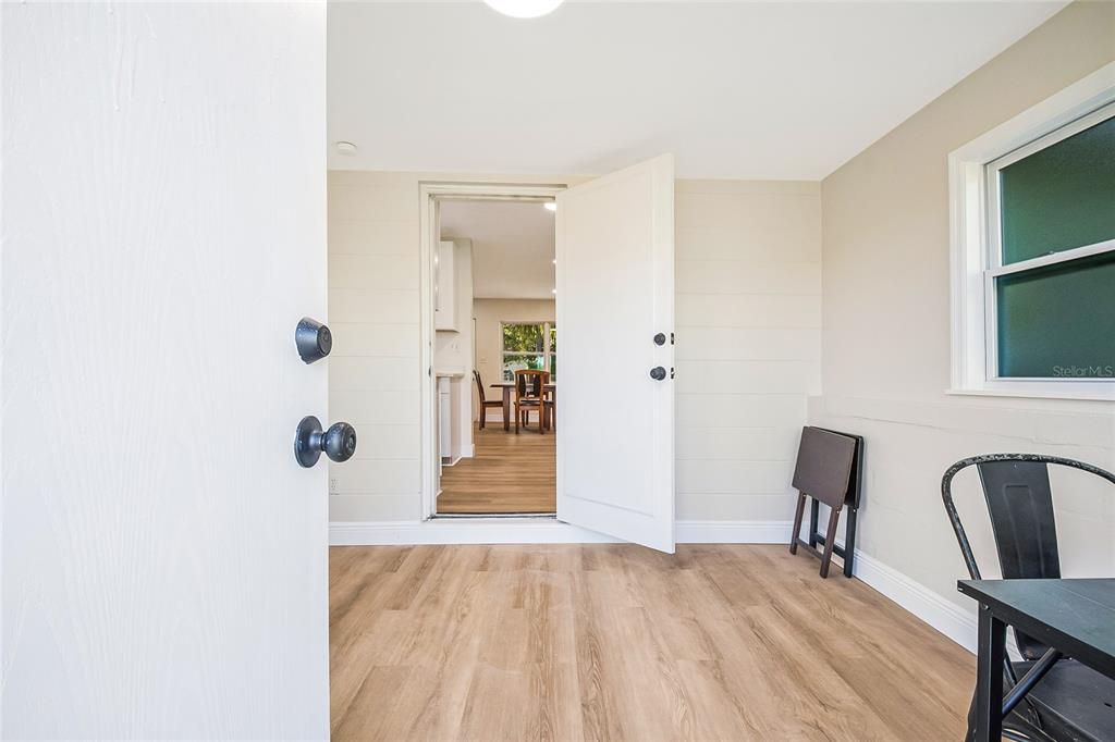 合同活跃: $285,000 (3 贝兹, 2 浴室, 1087 平方英尺)