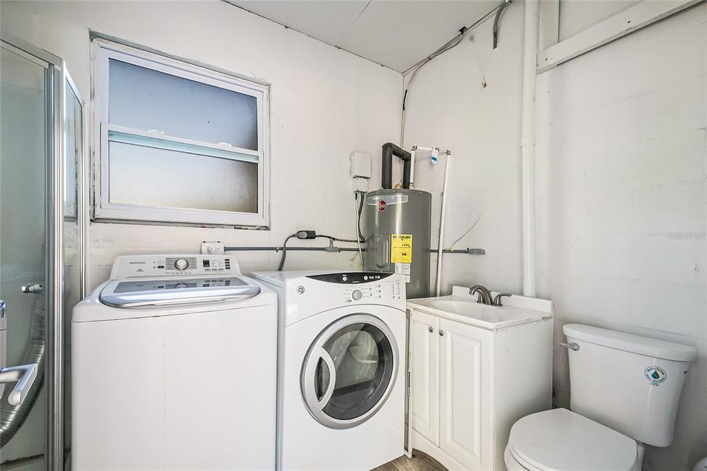 合同活跃: $285,000 (3 贝兹, 2 浴室, 1087 平方英尺)