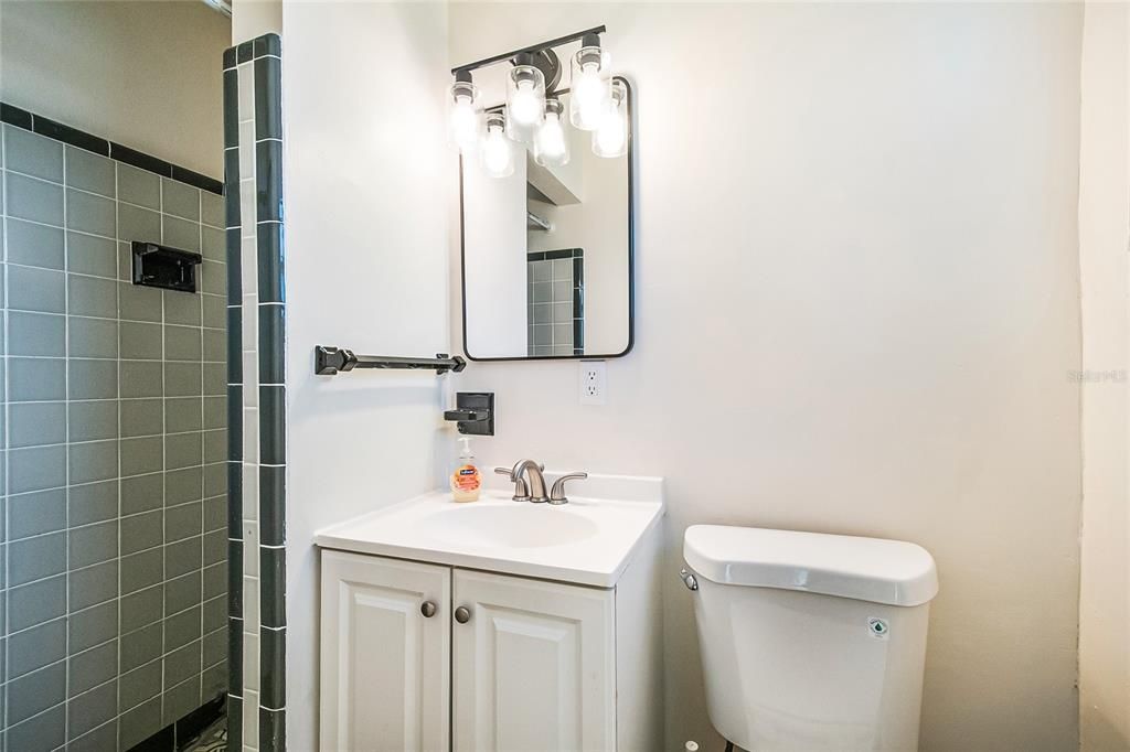 合同活跃: $285,000 (3 贝兹, 2 浴室, 1087 平方英尺)