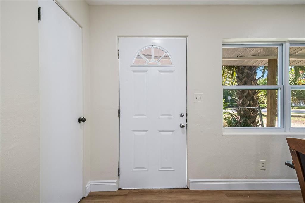 合同活跃: $285,000 (3 贝兹, 2 浴室, 1087 平方英尺)