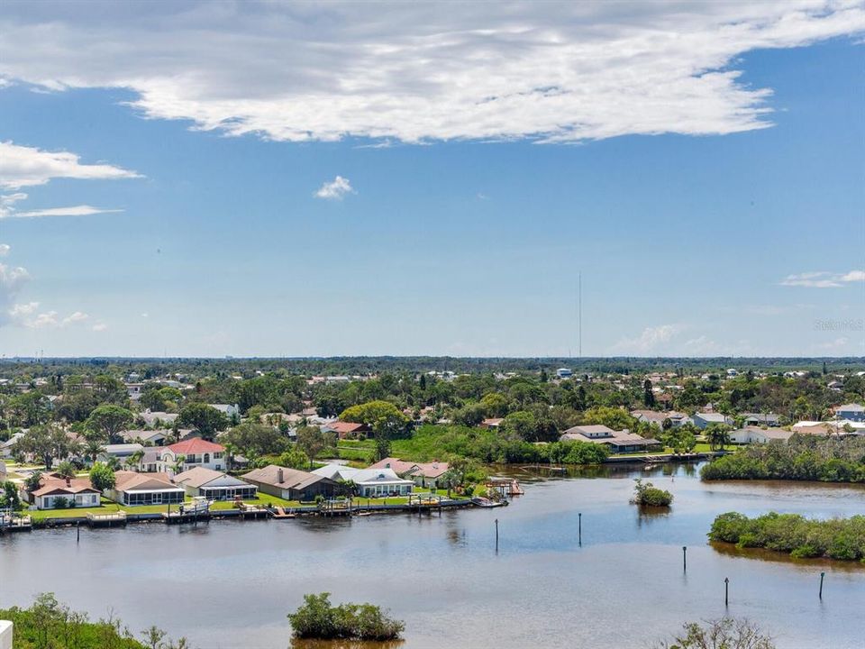 待售: $329,900 (2 贝兹, 2 浴室, 1283 平方英尺)