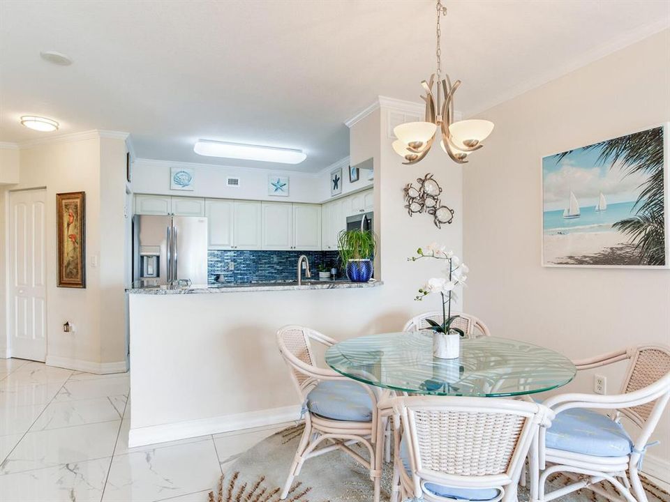 待售: $329,900 (2 贝兹, 2 浴室, 1283 平方英尺)