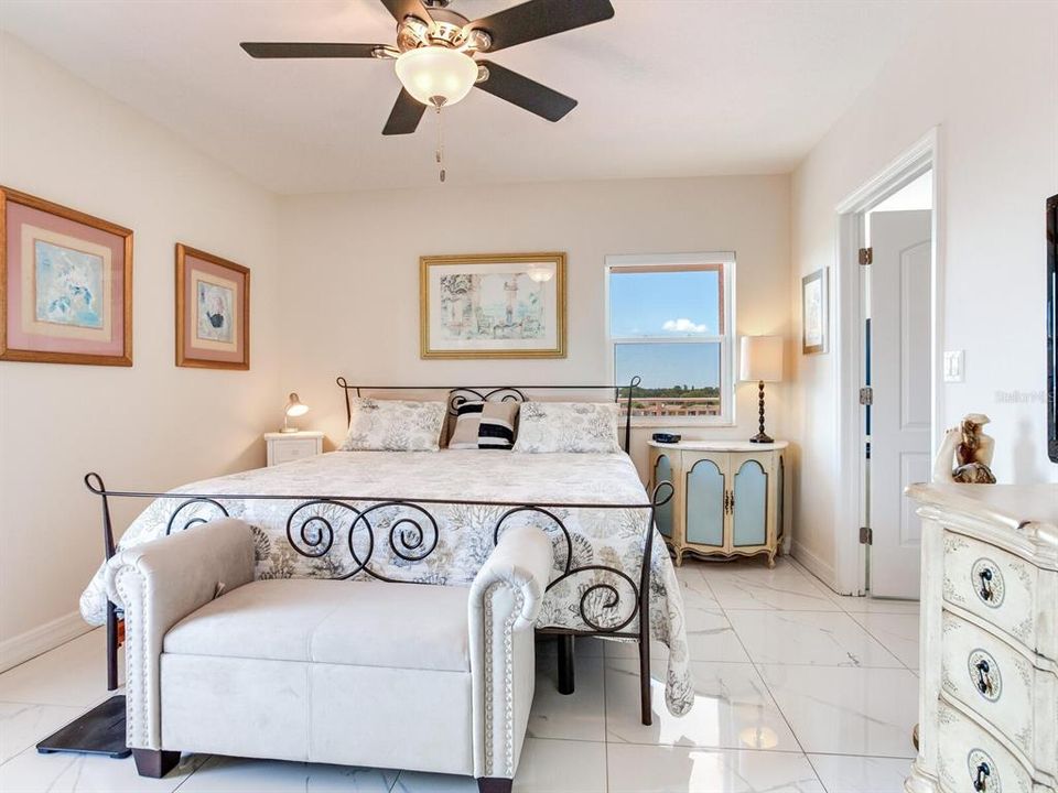 待售: $329,900 (2 贝兹, 2 浴室, 1283 平方英尺)