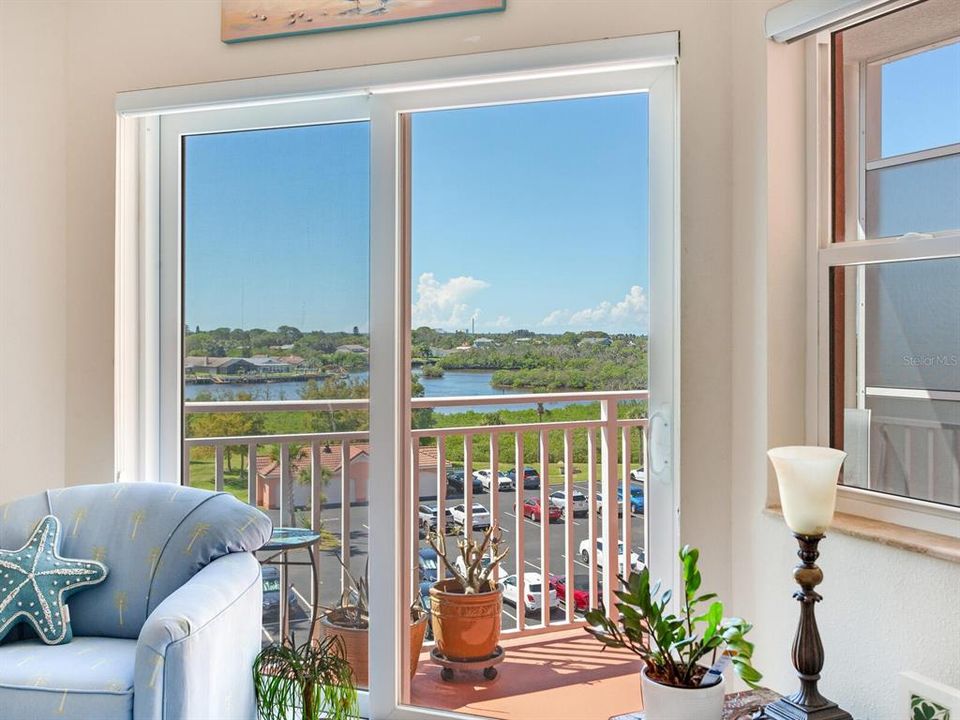 待售: $329,900 (2 贝兹, 2 浴室, 1283 平方英尺)