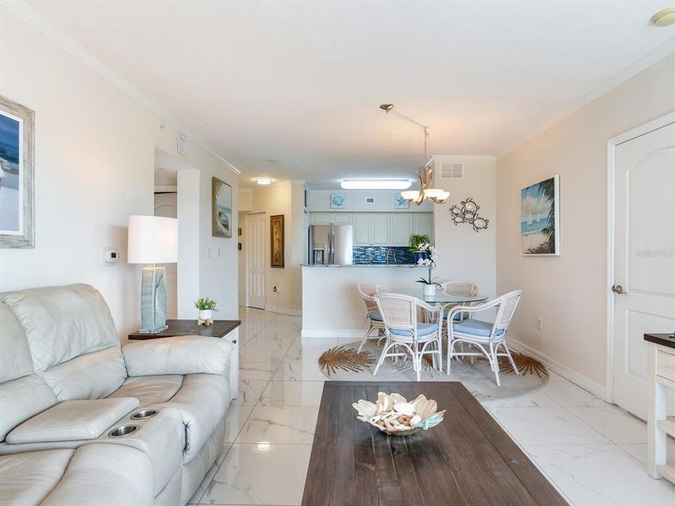 待售: $329,900 (2 贝兹, 2 浴室, 1283 平方英尺)