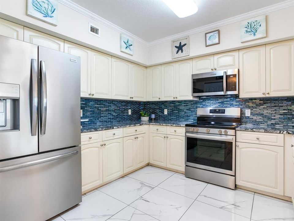 待售: $329,900 (2 贝兹, 2 浴室, 1283 平方英尺)