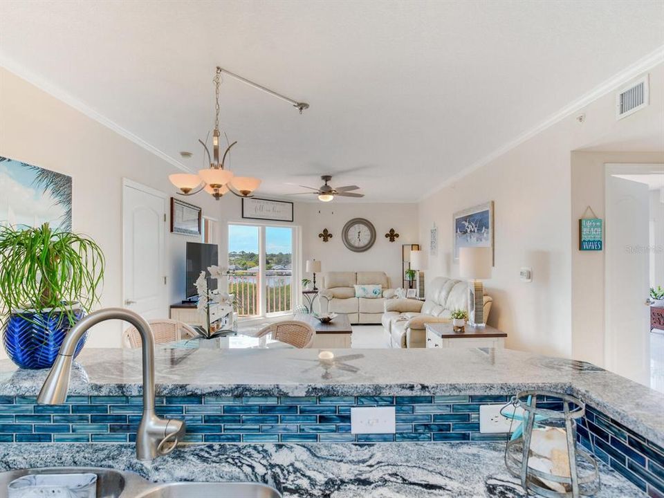 待售: $329,900 (2 贝兹, 2 浴室, 1283 平方英尺)