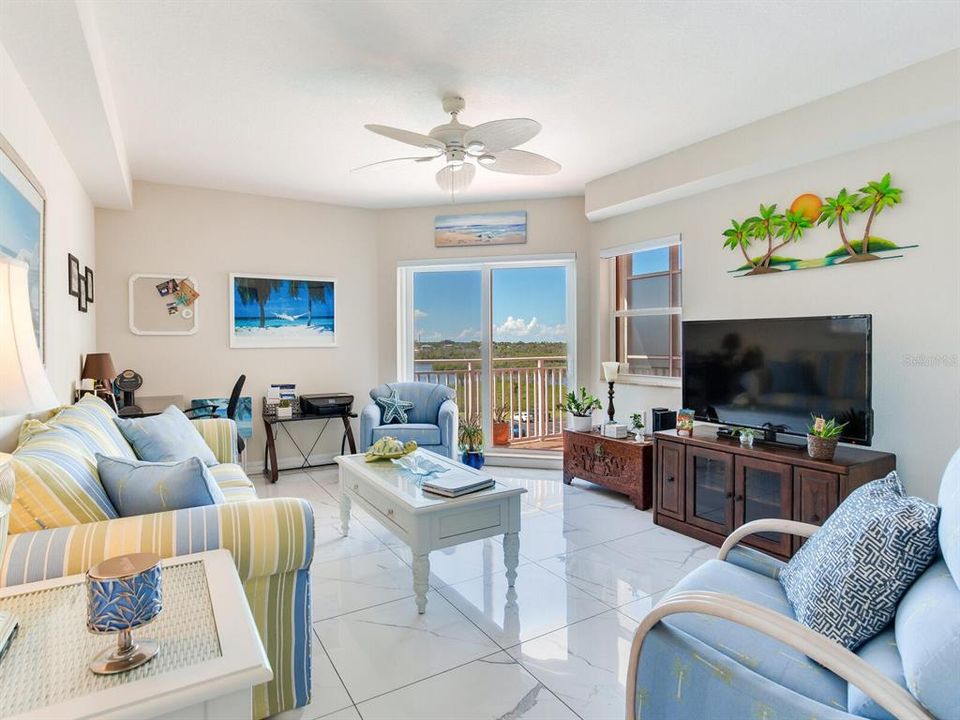 待售: $329,900 (2 贝兹, 2 浴室, 1283 平方英尺)