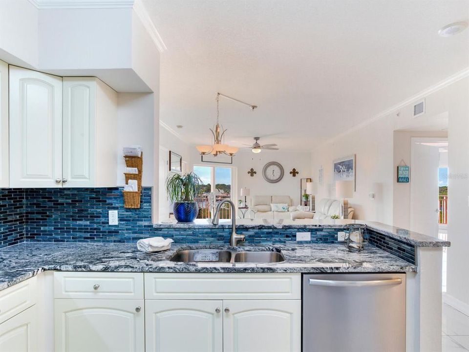 待售: $329,900 (2 贝兹, 2 浴室, 1283 平方英尺)