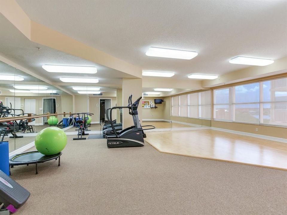 待售: $329,900 (2 贝兹, 2 浴室, 1283 平方英尺)