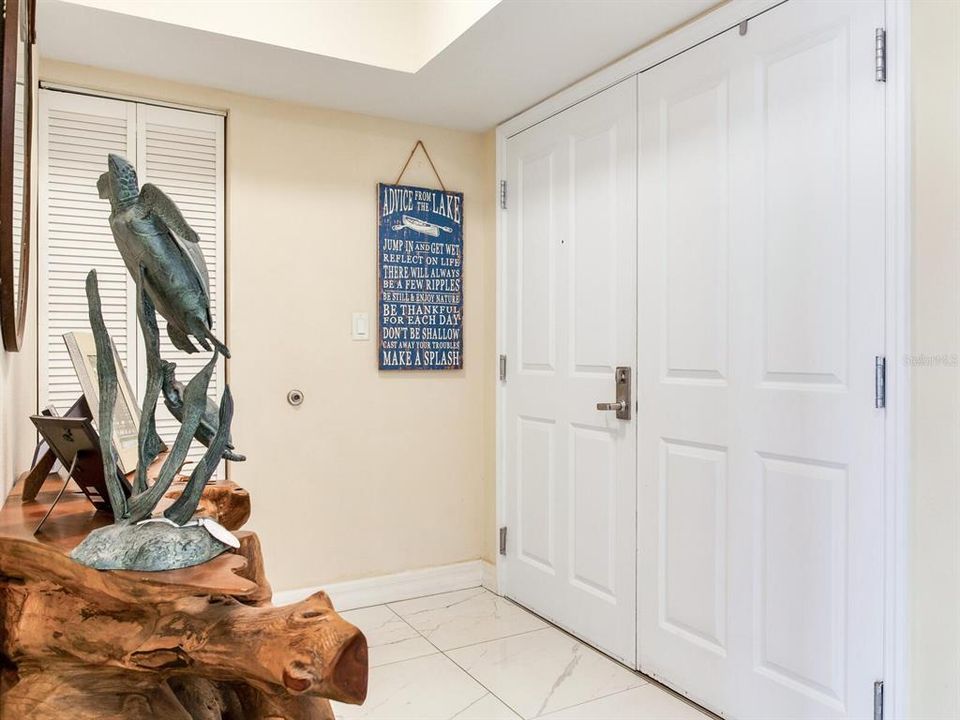 待售: $329,900 (2 贝兹, 2 浴室, 1283 平方英尺)