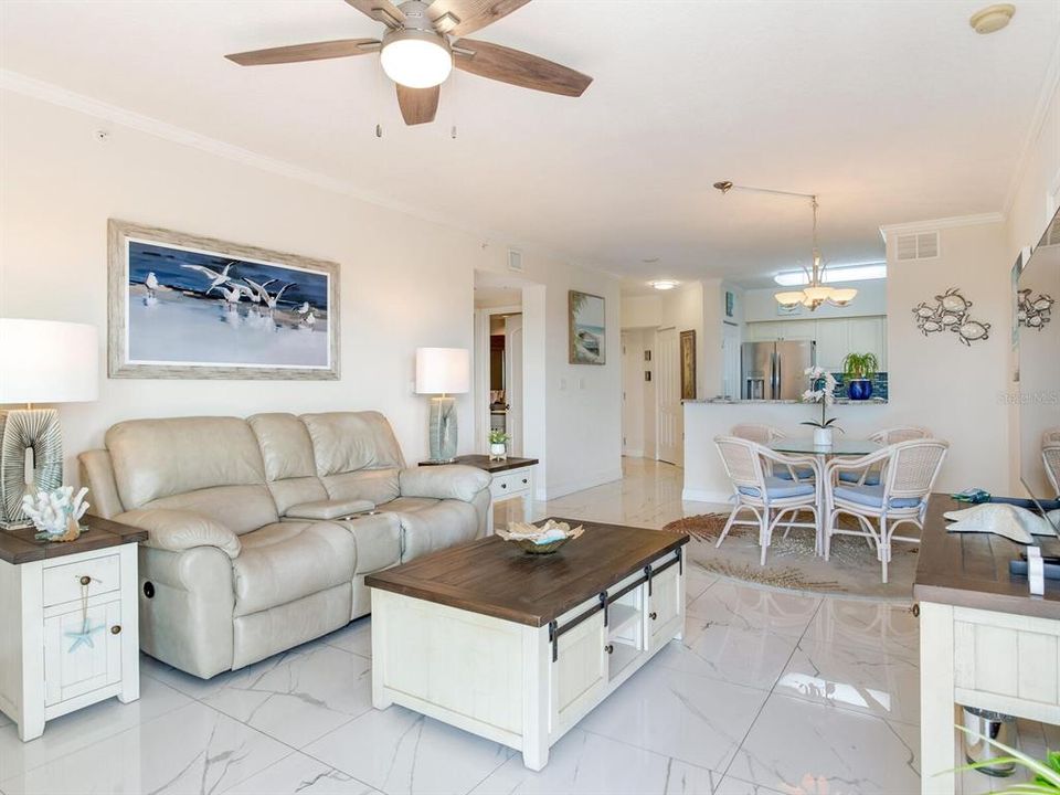 待售: $329,900 (2 贝兹, 2 浴室, 1283 平方英尺)