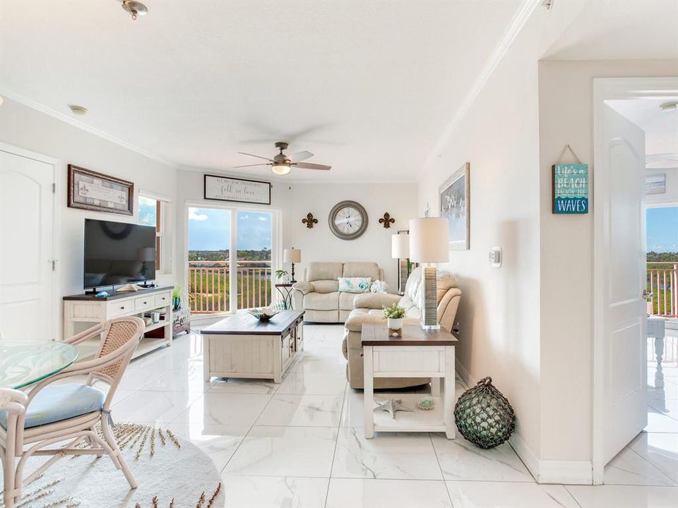 待售: $329,900 (2 贝兹, 2 浴室, 1283 平方英尺)