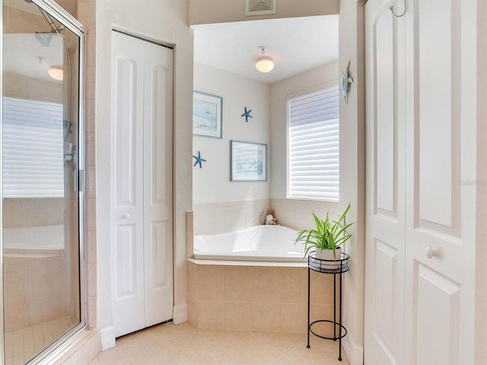 待售: $329,900 (2 贝兹, 2 浴室, 1283 平方英尺)