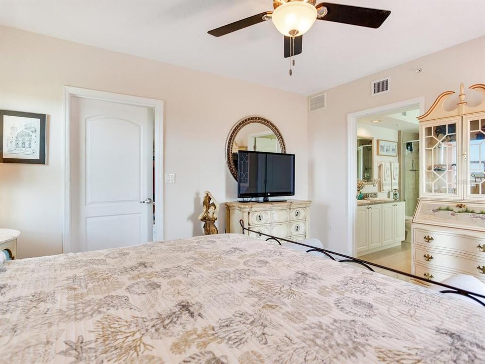 待售: $329,900 (2 贝兹, 2 浴室, 1283 平方英尺)