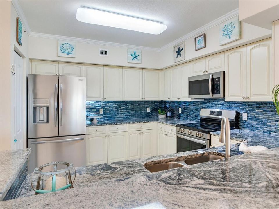 待售: $329,900 (2 贝兹, 2 浴室, 1283 平方英尺)