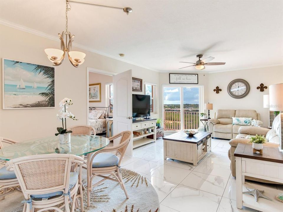 待售: $329,900 (2 贝兹, 2 浴室, 1283 平方英尺)