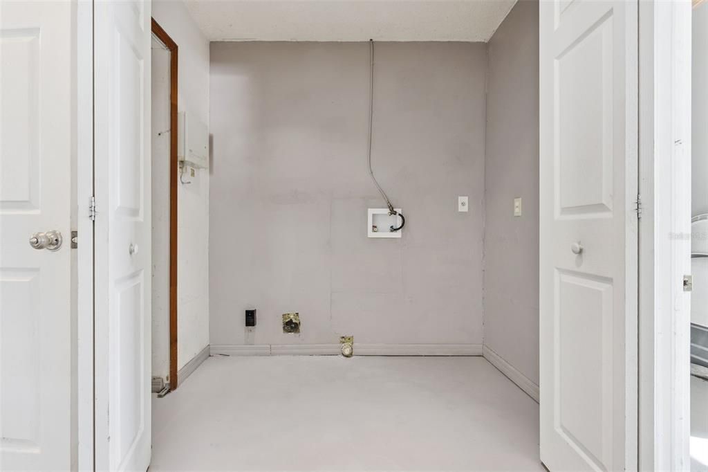 Active With Contract: $329,900 (3 beds, 2 baths, 2036 Square Feet)