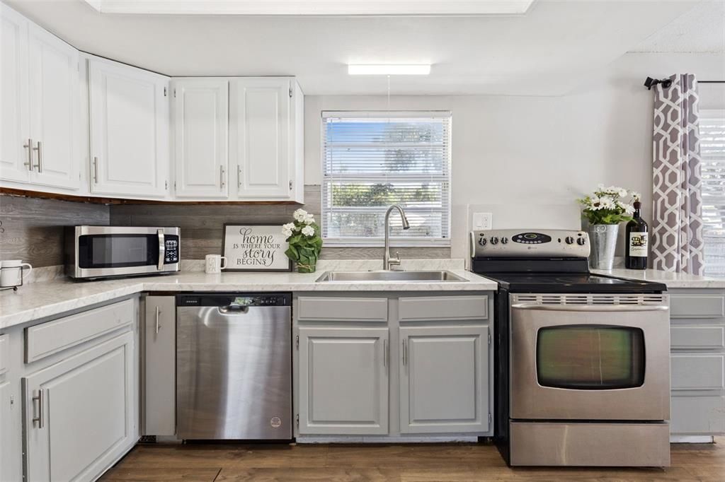 Active With Contract: $329,900 (3 beds, 2 baths, 2036 Square Feet)