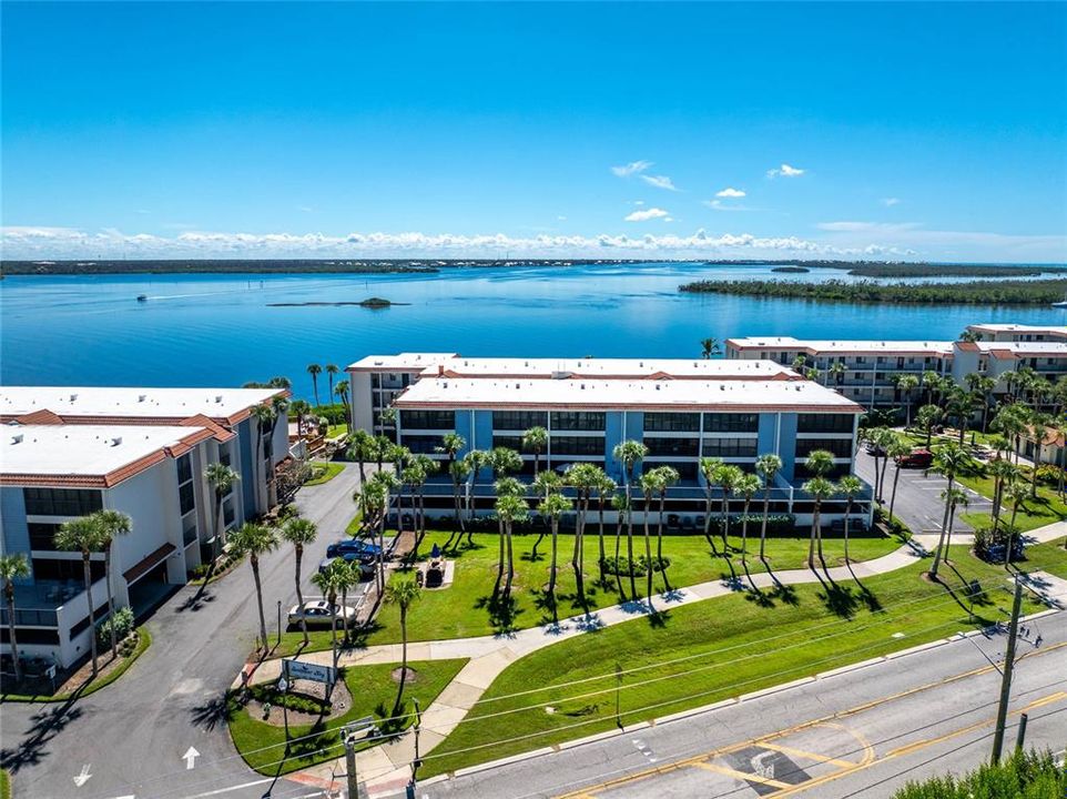 En Venta: $475,000 (2 camas, 2 baños, 1070 Pies cuadrados)