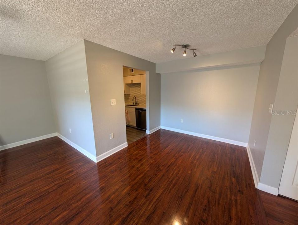 Active With Contract: $175,000 (2 beds, 2 baths, 920 Square Feet)