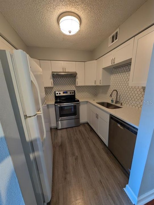 Active With Contract: $175,000 (2 beds, 2 baths, 920 Square Feet)