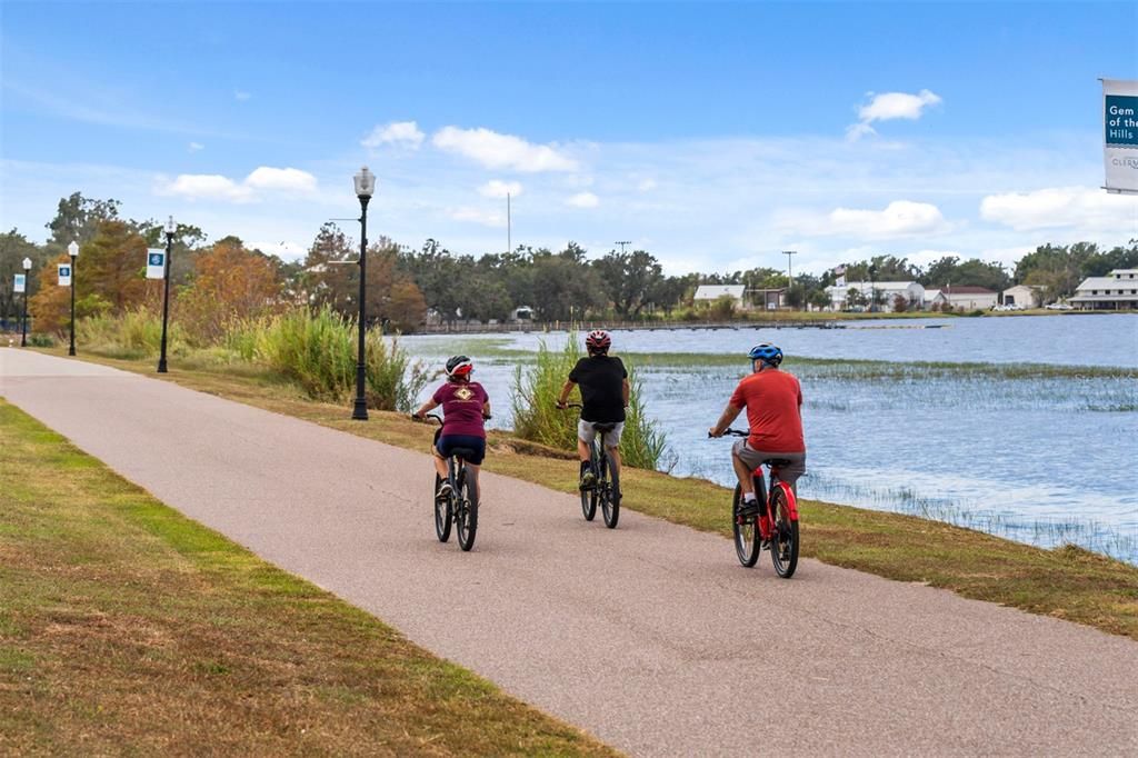 Active With Contract: $310,990 (3 beds, 2 baths, 1476 Square Feet)