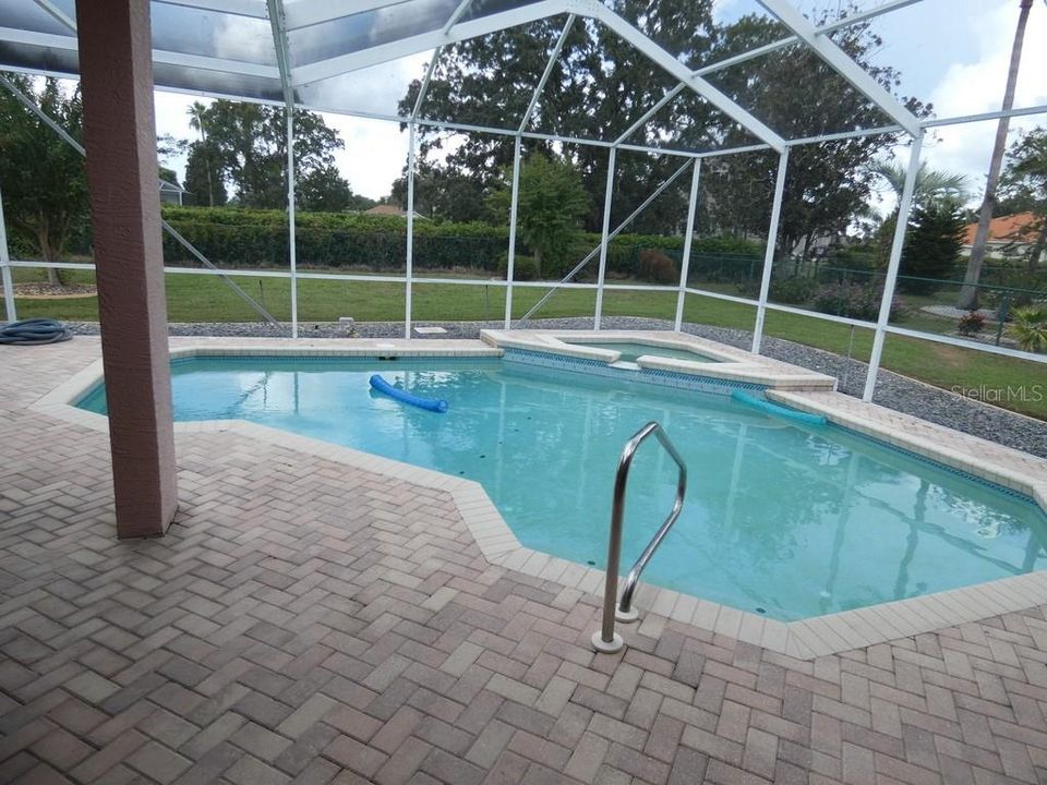 合同活跃: $459,900 (4 贝兹, 3 浴室, 2191 平方英尺)