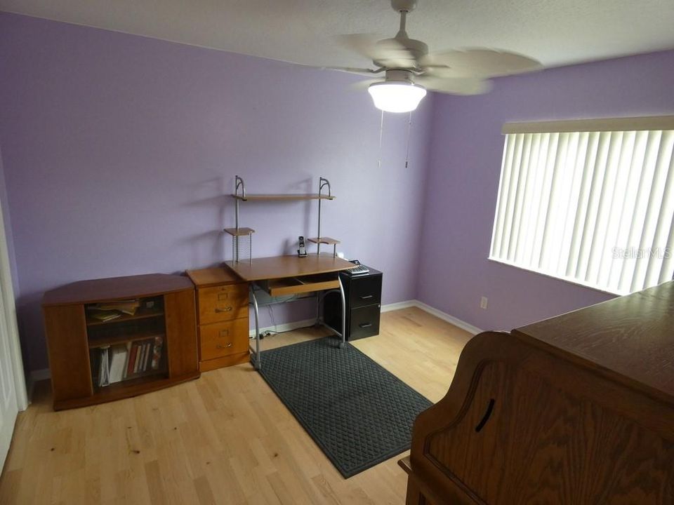 合同活跃: $459,900 (4 贝兹, 3 浴室, 2191 平方英尺)