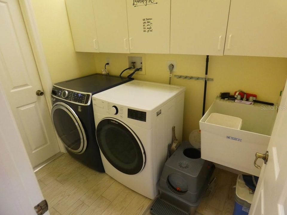 合同活跃: $459,900 (4 贝兹, 3 浴室, 2191 平方英尺)