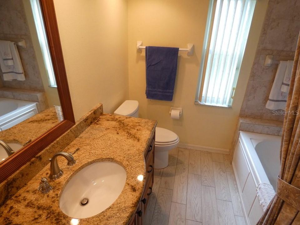 合同活跃: $459,900 (4 贝兹, 3 浴室, 2191 平方英尺)