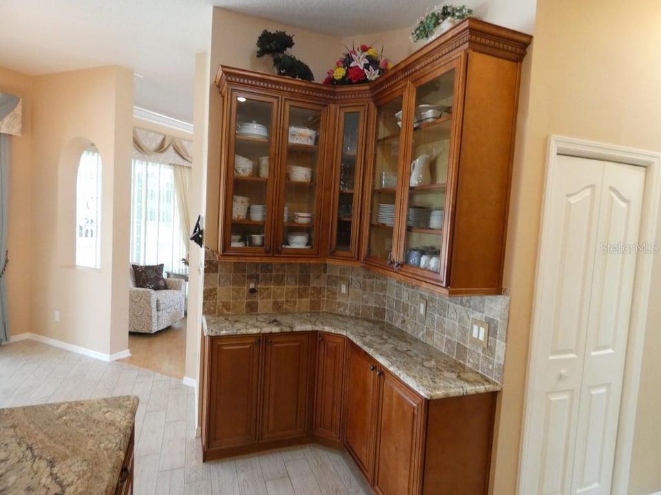 合同活跃: $459,900 (4 贝兹, 3 浴室, 2191 平方英尺)