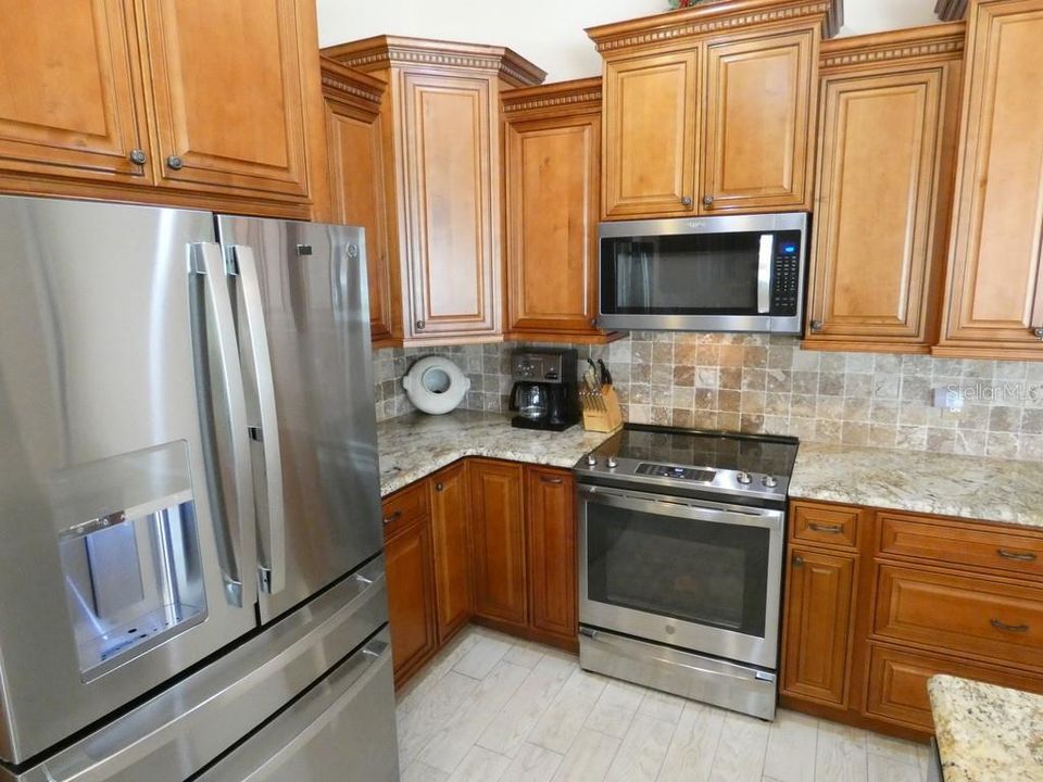 合同活跃: $459,900 (4 贝兹, 3 浴室, 2191 平方英尺)