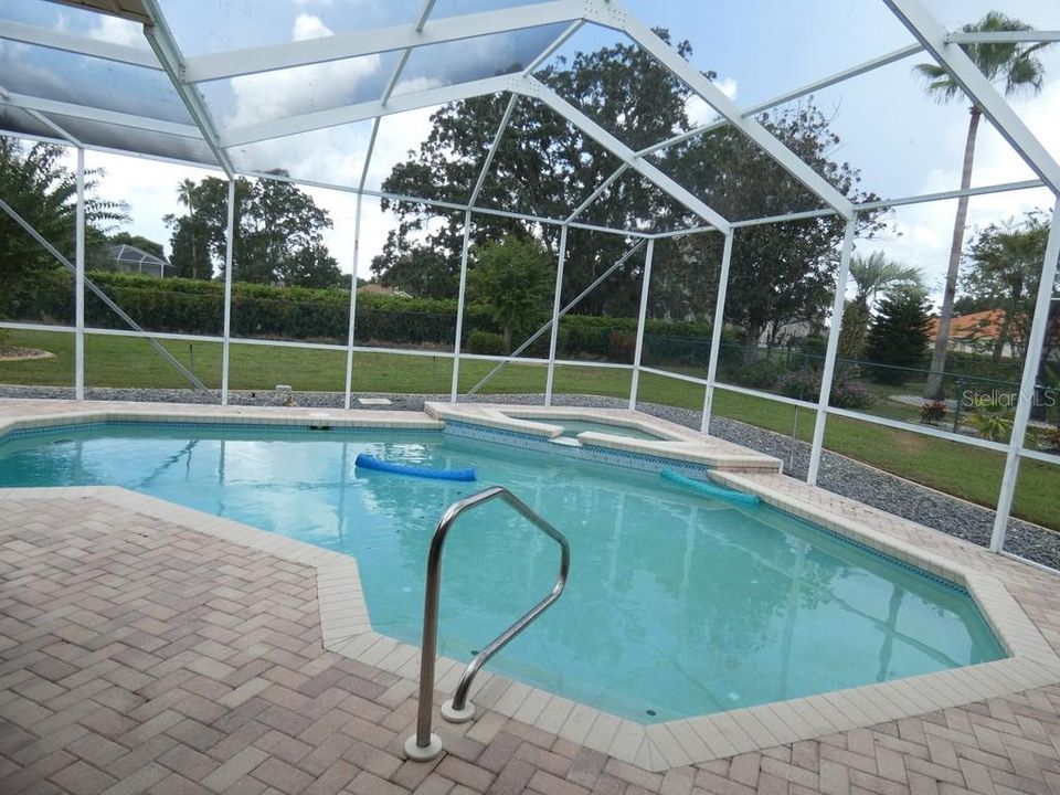 合同活跃: $459,900 (4 贝兹, 3 浴室, 2191 平方英尺)