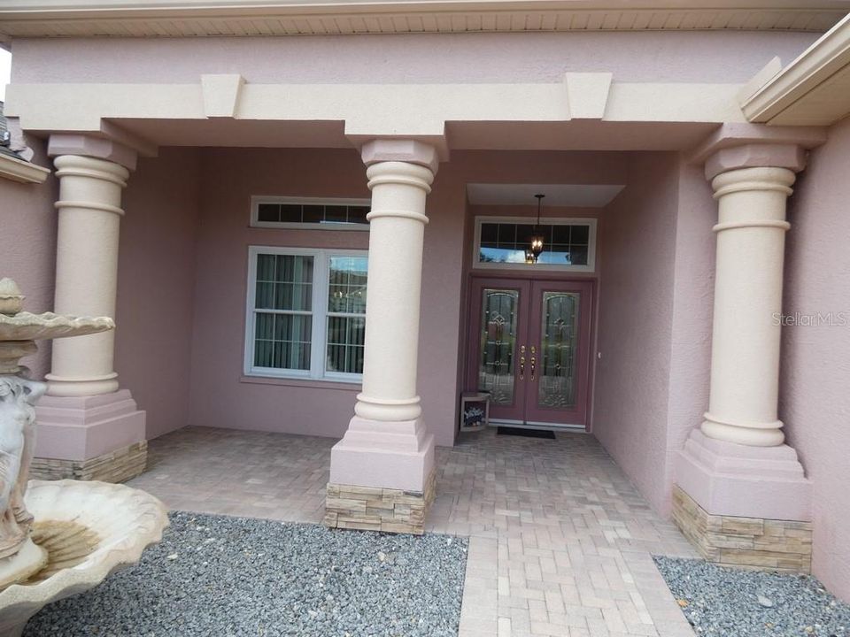 合同活跃: $459,900 (4 贝兹, 3 浴室, 2191 平方英尺)