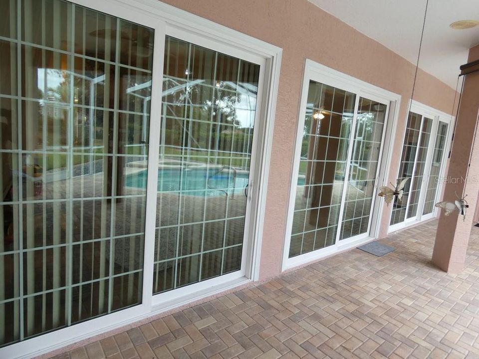 合同活跃: $459,900 (4 贝兹, 3 浴室, 2191 平方英尺)