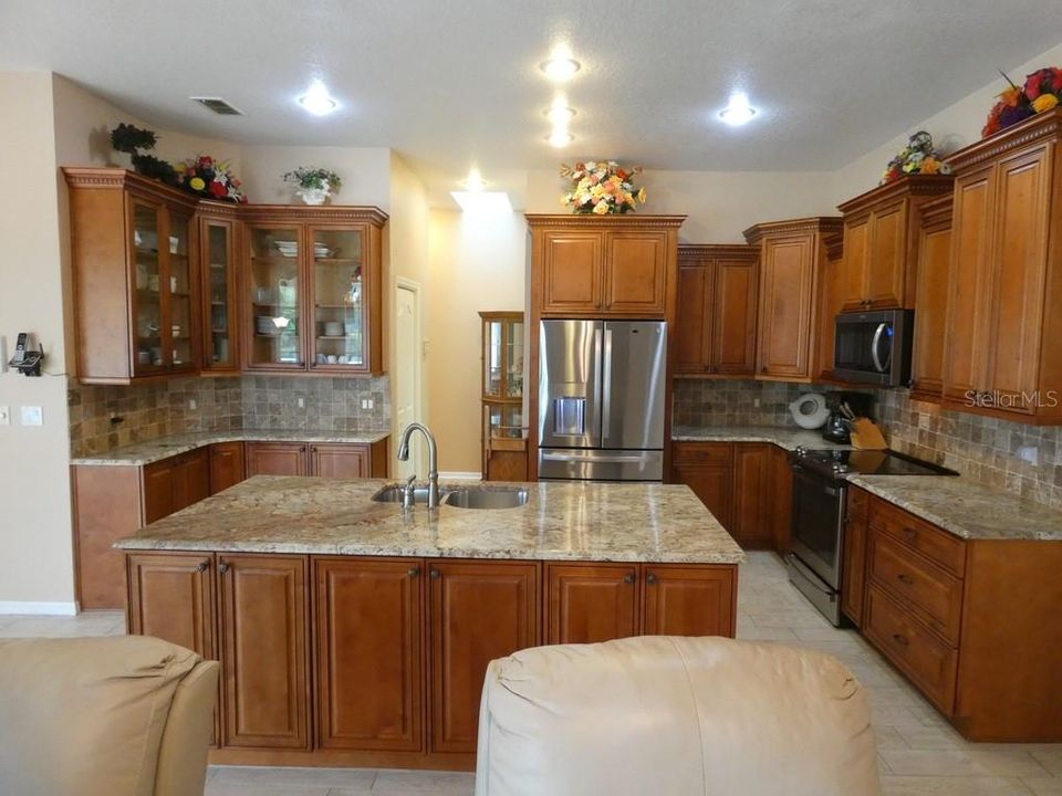 合同活跃: $459,900 (4 贝兹, 3 浴室, 2191 平方英尺)