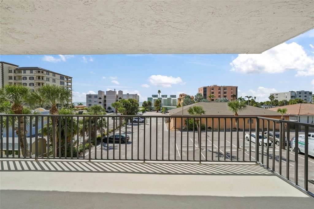 合同活跃: $399,900 (2 贝兹, 2 浴室, 1320 平方英尺)