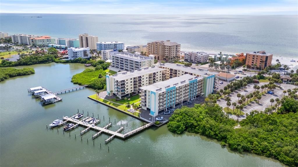 合同活跃: $399,900 (2 贝兹, 2 浴室, 1320 平方英尺)