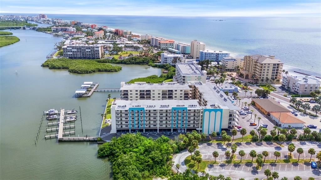 合同活跃: $399,900 (2 贝兹, 2 浴室, 1320 平方英尺)