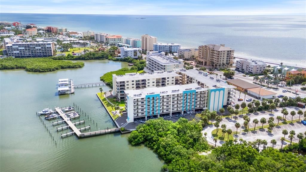 合同活跃: $399,900 (2 贝兹, 2 浴室, 1320 平方英尺)