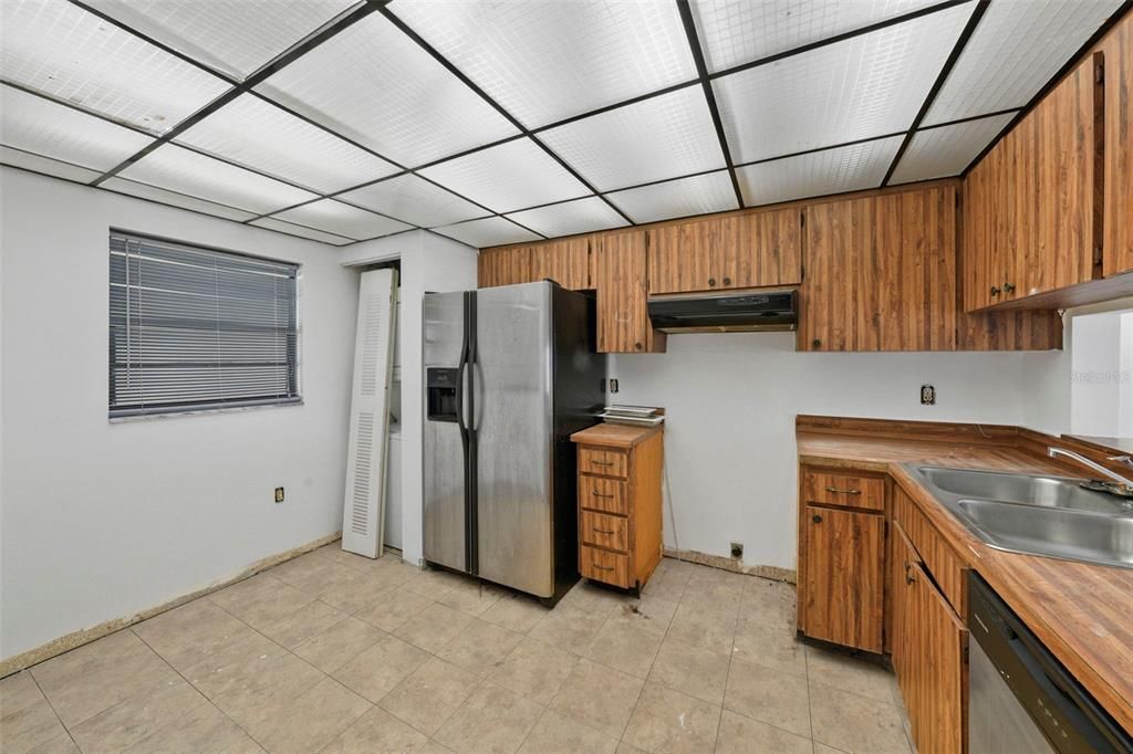 合同活跃: $399,900 (2 贝兹, 2 浴室, 1320 平方英尺)