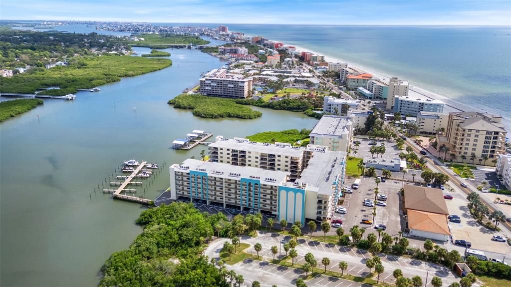 合同活跃: $399,900 (2 贝兹, 2 浴室, 1320 平方英尺)